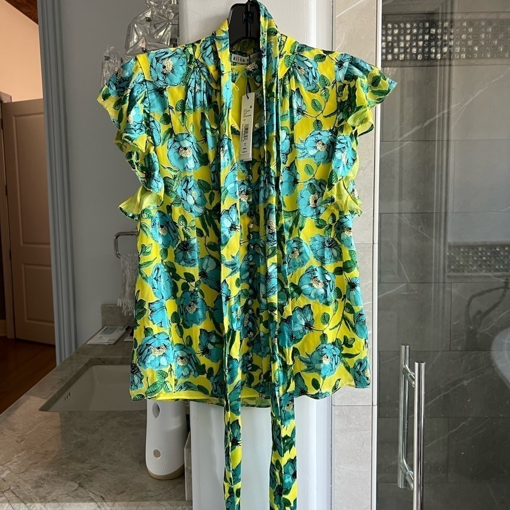 ALICE + OLIVIA Jordana Bow-Collar Button-Front Blouse - Picture 13 of 14